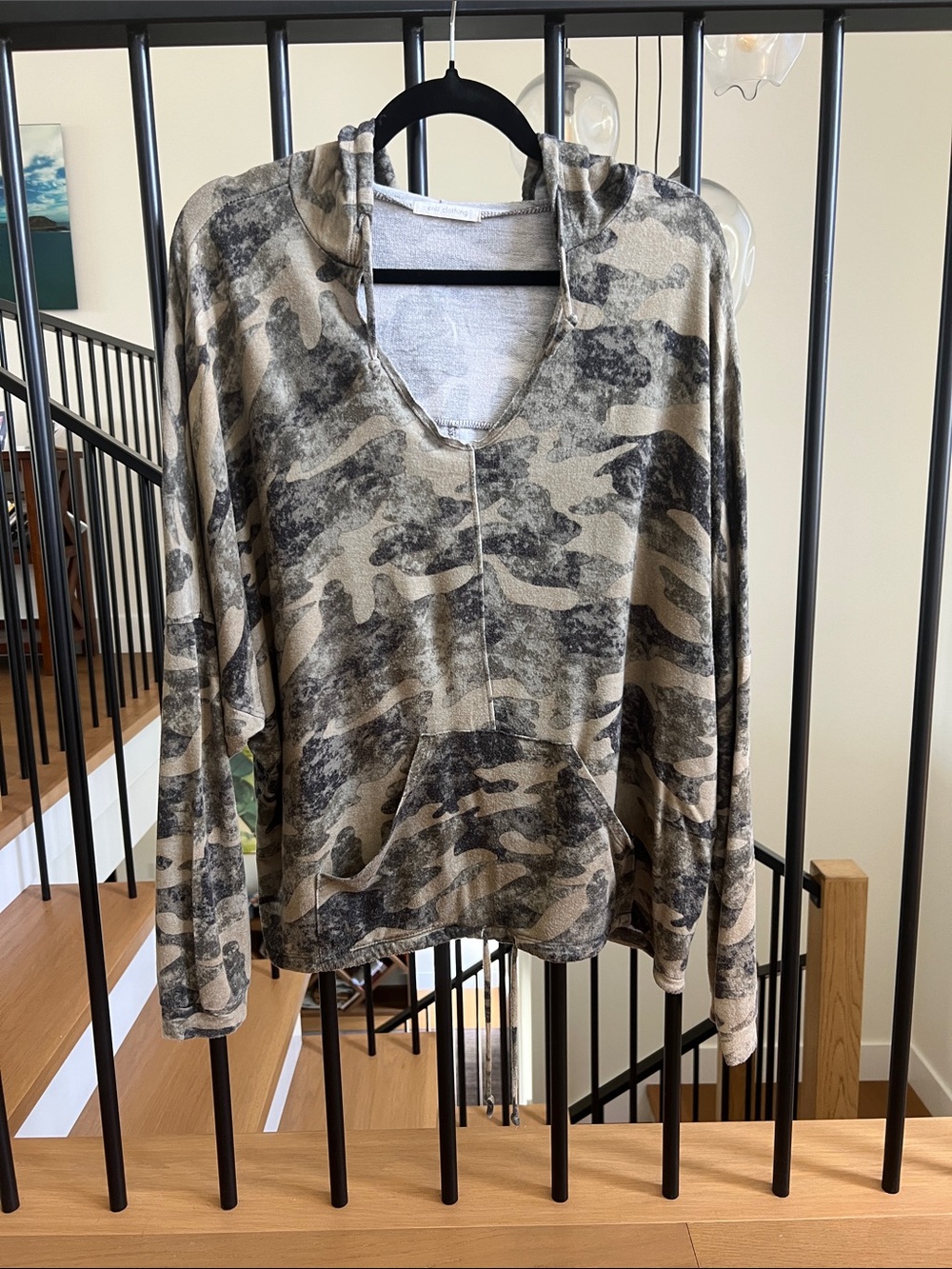 Women’s Camo Hooded Lightweight Pullover